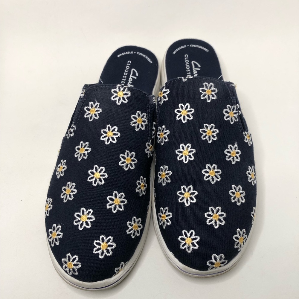 Clarks slip on Cloudsteppers Mule Navy Floral 7.5 NWOT